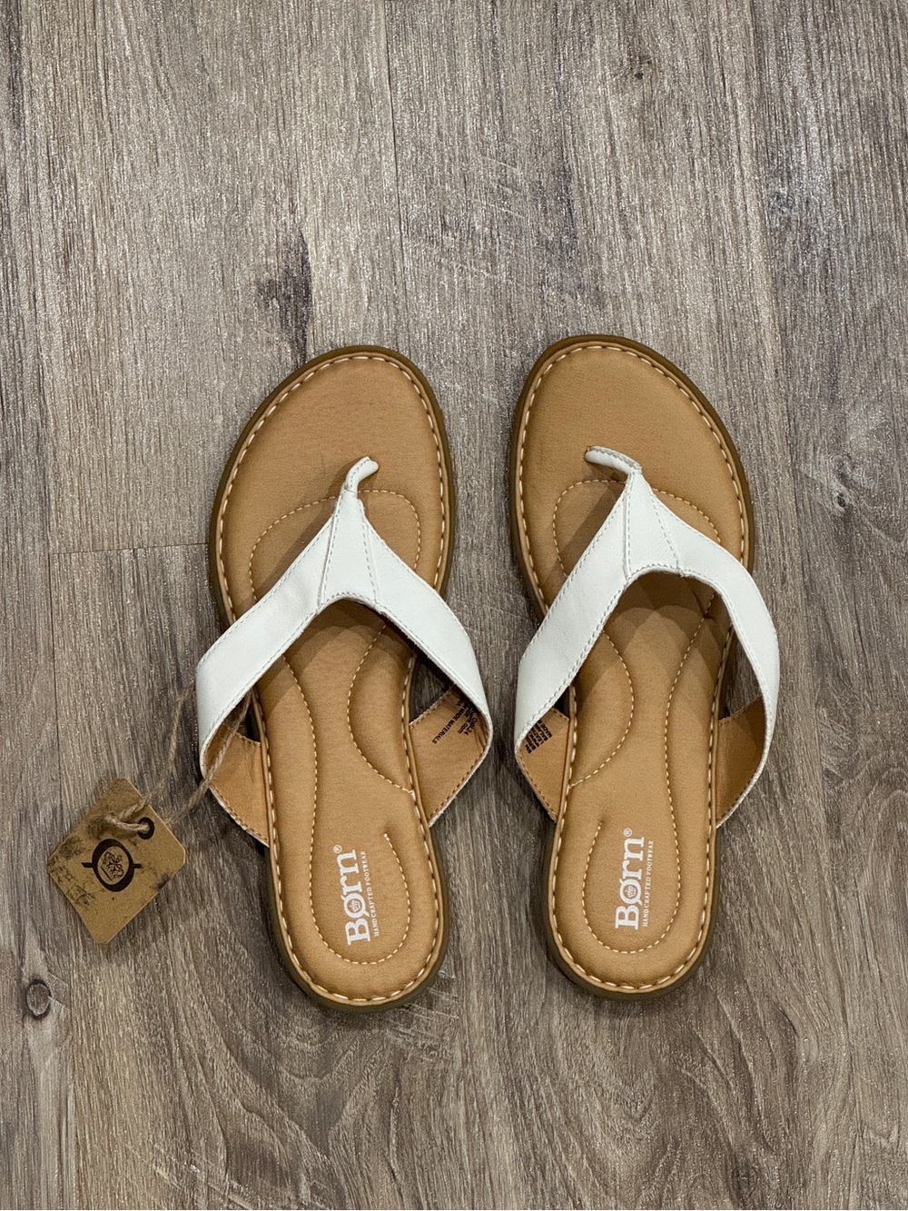 Born Women's 9 Leather Ciara Flip Flop